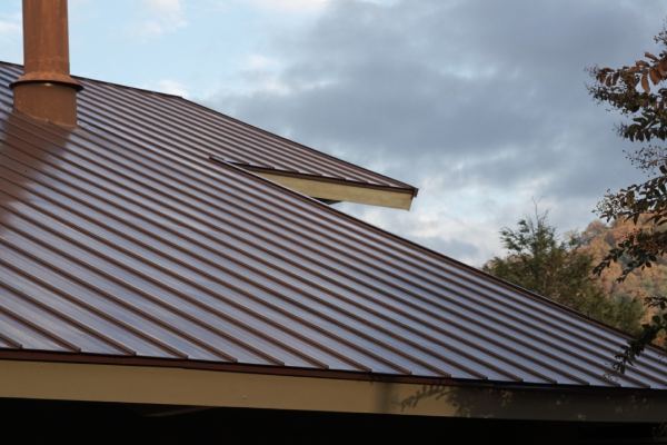 Photo of an expert roofing contractor in Denison, TX